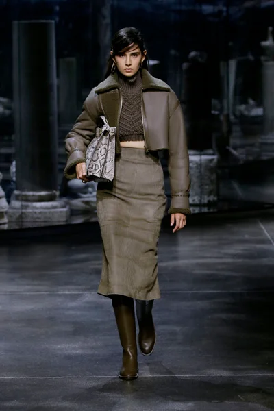 Look 38